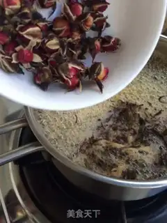 Make Rose honey milk tea step 3