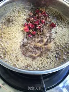 Make Rose honey milk tea step 4