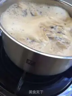 Make Rose honey milk tea step 5
