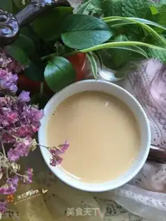 Make Rose honey milk tea step 10