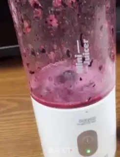 Make The ruby blueberry water step 1