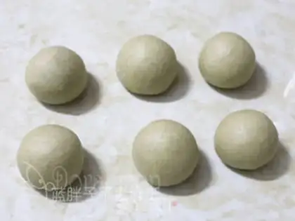 Make Quill-wit roll step 1