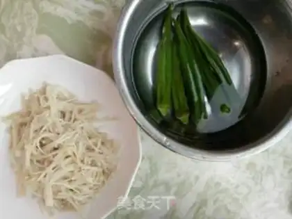 Make Autumn with golden needle mushrooms step 1