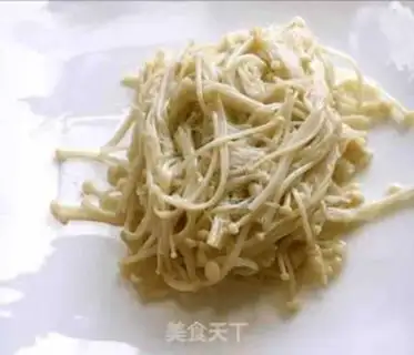 Make Red-oiled needle mushrooms step 1