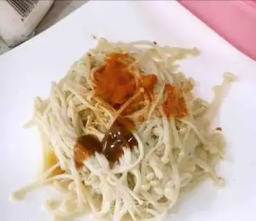 Make Red-oiled needle mushrooms step 2