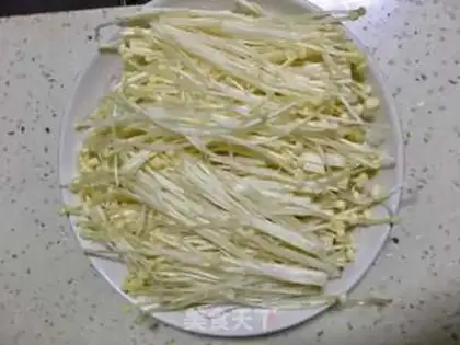 Make Garlic fans step 1