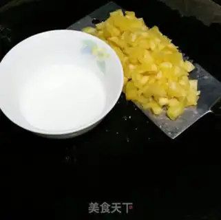 Make Pineapple banana pie step 1