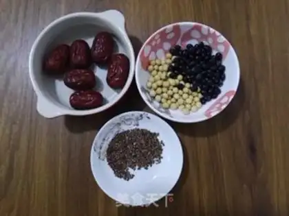 Make Mammal seed red date soy sauce step 0