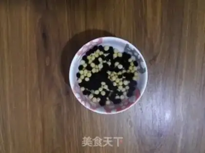 Make Mammal seed red date soy sauce step 1