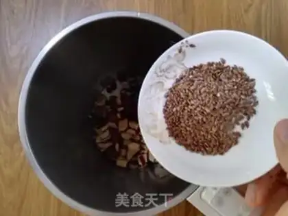 Make Mammal seed red date soy sauce step 3