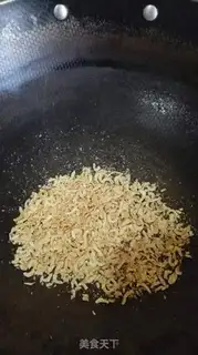 Make Onion with shrimp skin step 1