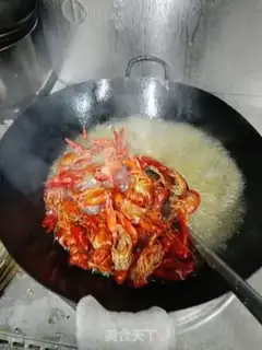 Make Spicy lobster step 1