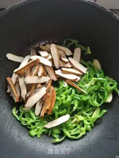 Make Cream pepper fried beans step 4