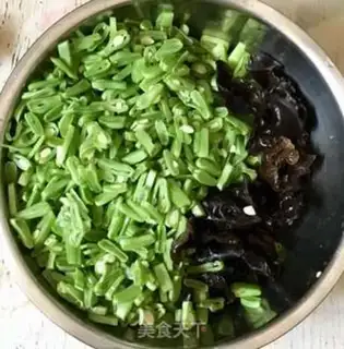 Make Toad bean noodles step 1