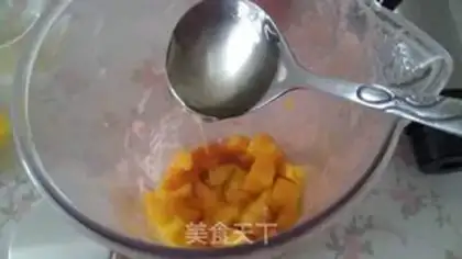 Make Summer hot fruit and vegetable juice step 5