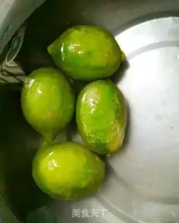 Make Homemade lemon honey water step 2