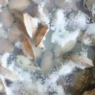 Make Scrambled clams step 1