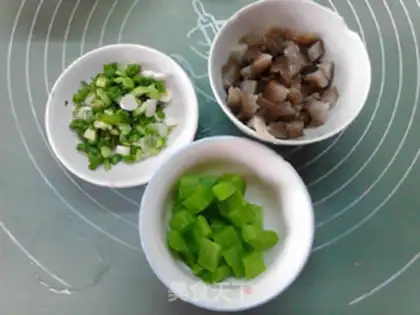 Make Sodium shrimp eggs and red rice step 2