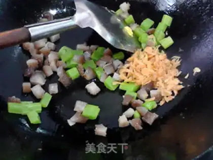 Make Sodium shrimp eggs and red rice step 7