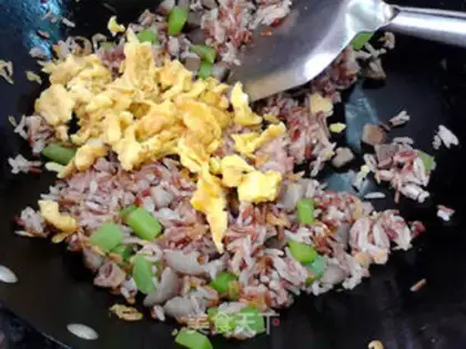 Make Sodium shrimp eggs and red rice step 9