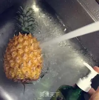 Make Pineapple rice step 0