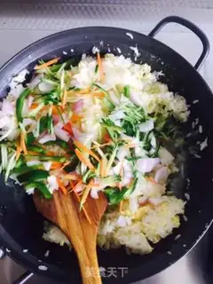 Make Three eggs of fried rice step 2