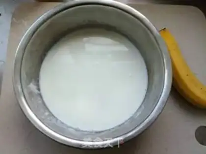 Make Summer banana shakes step 1