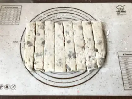 Make raisin nut breadstick step 11