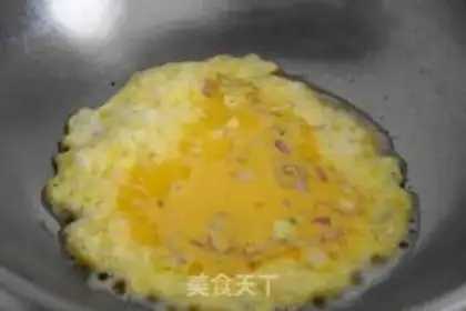 Make Scrambled goose eggs step 3