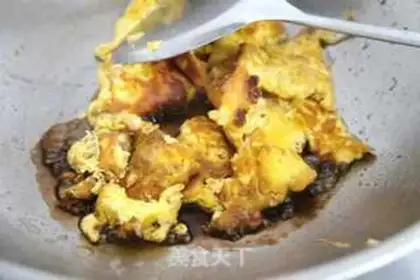 Make Scrambled goose eggs step 4