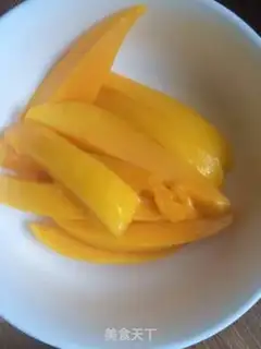 Make Toast rose mango step 1