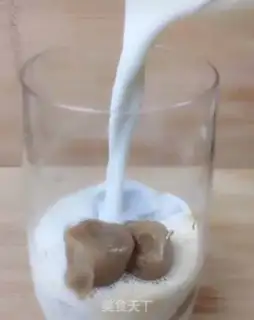Make Milk iced coffee step 1