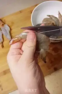 Make Garlic fans steam shrimp step 1