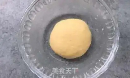 Make Pumpkin rose roll step 3