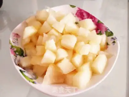 Make Summer beverage with melon juice step 0