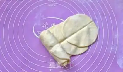 Make Pumpkin rose roll step 6