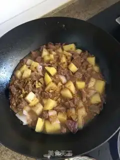 Make Curry beef potatoes step 5