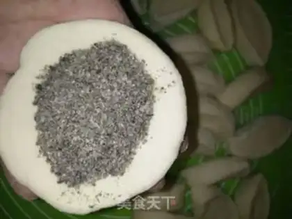 Make Sesame Sugar Triangle step 4