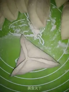 Make Sesame Sugar Triangle step 5