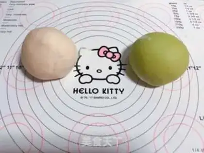 Make Peaches buns step 1