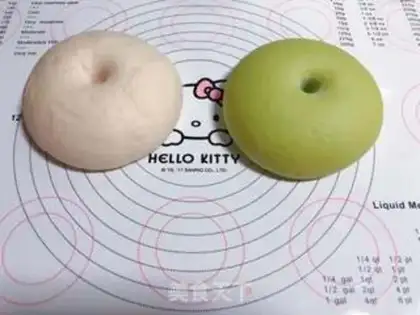 Make Peaches buns step 2
