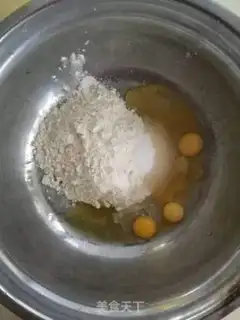 Make Straw turtle egg rolls step 1