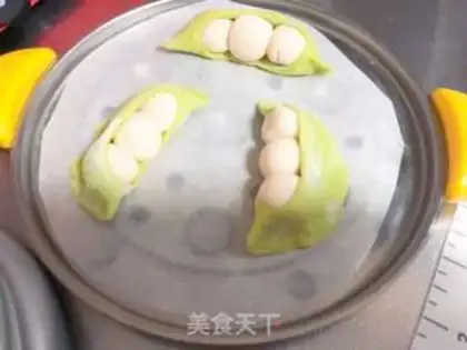 Make Peaches buns step 8