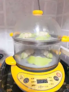 Make Peaches buns step 9