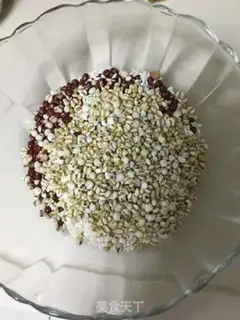 Make Five grains of porridge step 1