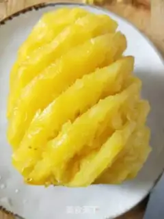 Make Pineapple apple juice step 1
