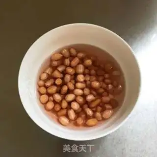 Make Pigtails burn peanut rice step 1