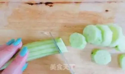 Make Strange fruit cucumber juice step 3