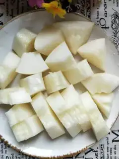 Make Fresh melon juice step 1