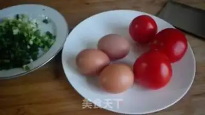 Make Tomato fried eggs step 0